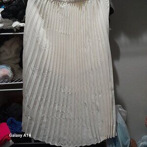 SIMPLY VERA Verawang long cream colored pleted skirt; size: XS